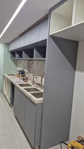 Vaga para ajudante de montagem de móveis em loja