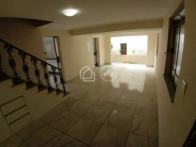 Casa Comercial Exclusiva à Venda no Carlos Prates com 10 Quartos e 4 Suítes