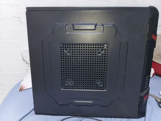 ? VENDO: Monitor da Samsung e PC Intel (Para Manutenção / Retirada de Peças)