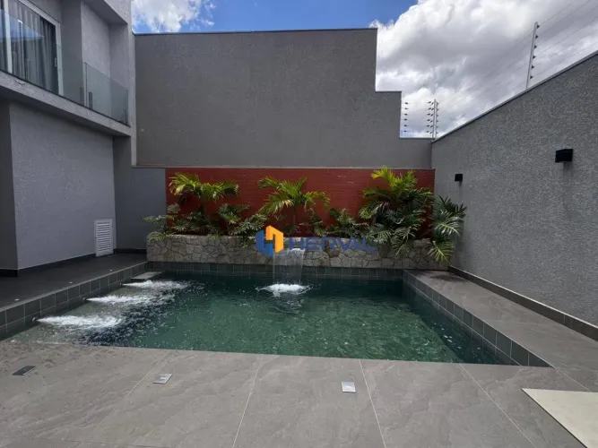 Sobrado com 3 quartos à venda, 255 m² por R$ 1.980.000 - Bom Jardim - Maringá/PR
