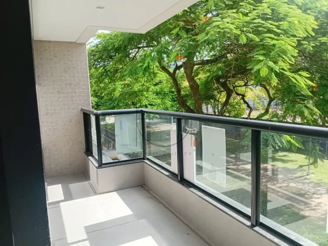 Apartamento Duplex com 3 dormitórios e 3 suítes e 4 banheiros e 2 vagas de garagens