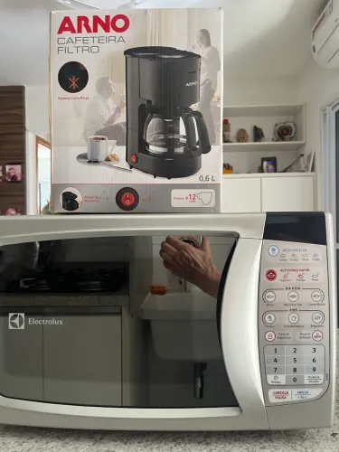 Vendo Microondas Eletrolux e Cafeteira Arno
