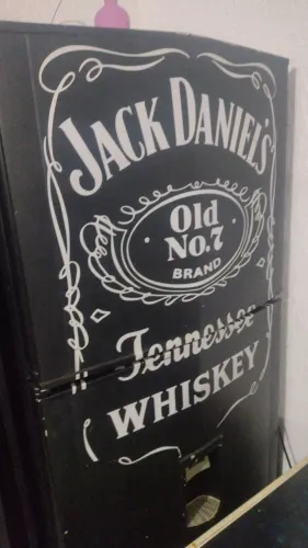 Geladeira adesivada Jack