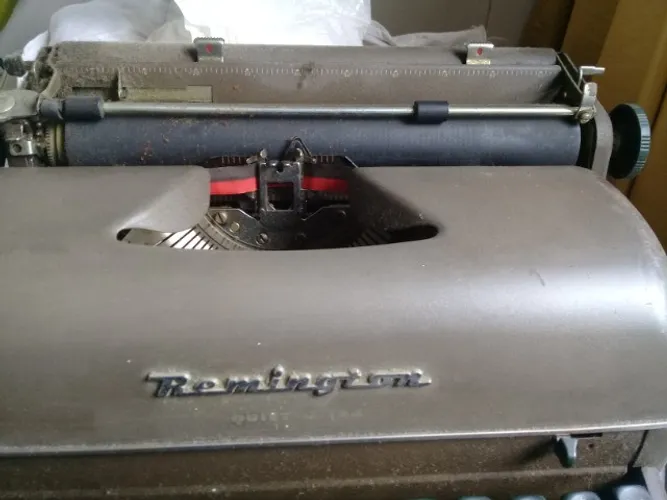 Maquina de escrever decada de 60