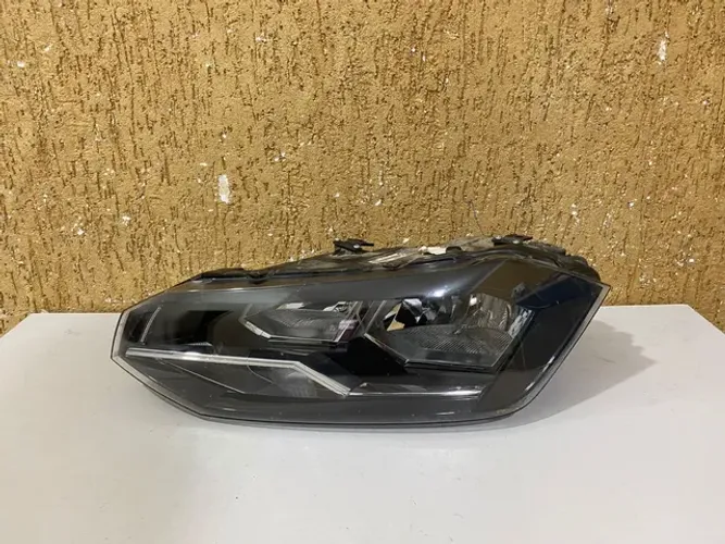 Farol esquerdo Polo / Virtus 2017/2018/2019/2020/2021
