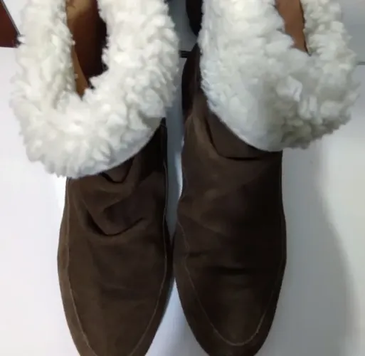 Bota feminina Wirth com pelinhos tamanho 38