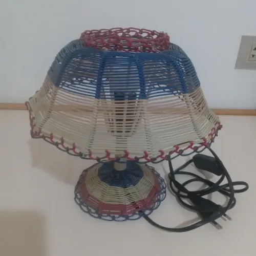 Abajur anos 60 em fio de telefone