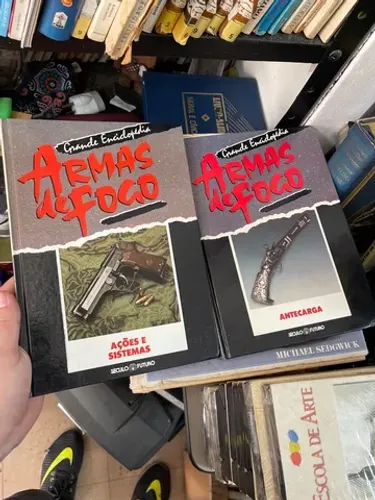 2 livros grande enciclopédia armas de fogo