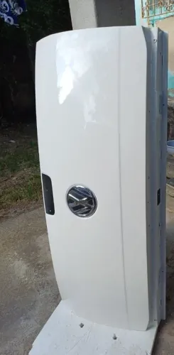 Tampa traseira da caçamba Volkswagen Saveiro G6 com furação dupla na tranca.