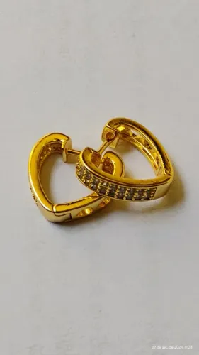 Par de Brinco cravejado com zircônias e Folheado a ouro 18k