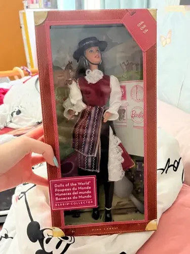 Barbie collector of the world chile