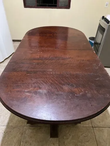 Vendo mesa antiga, anos 70/80, seis lugares, poucas marcas de uso