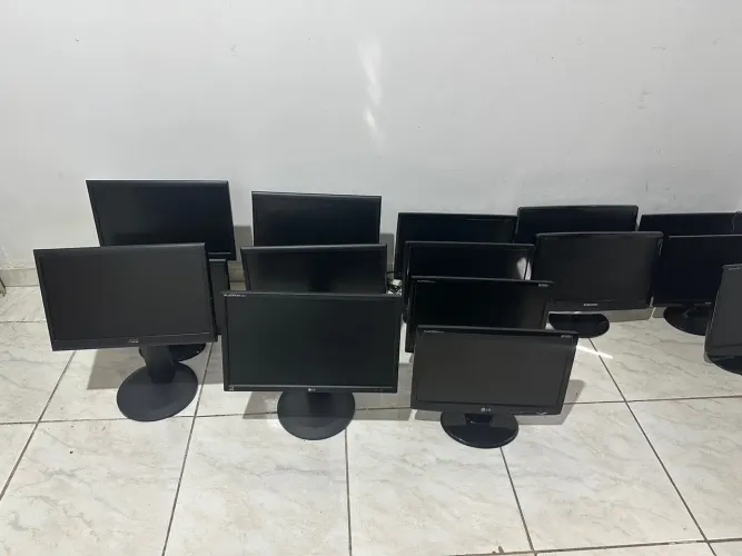 Monitores 19 cada 350,00 loja e com garantia temos computadores