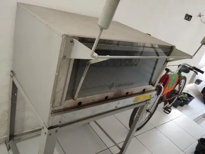 Forno industrial Venâncio, a gás, inox 90cm com pedra refratária. Produto pouco usado e em