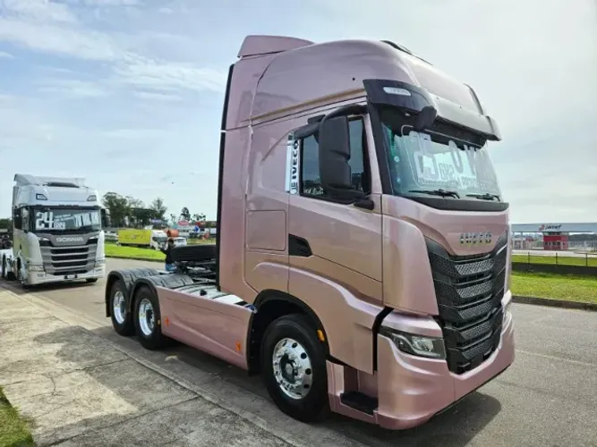 Iveco S- Way 480 6x2 Ano 25 0km Mola Start Stop Mídia e Geladeira Disponível em estoque 