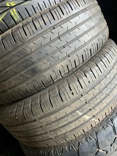 Pneu 215/60/16 Continental 70 % vida útil