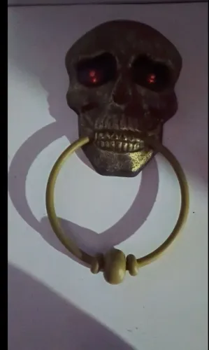 Campainha de caveira Halloween com som e luz funcionando <br>