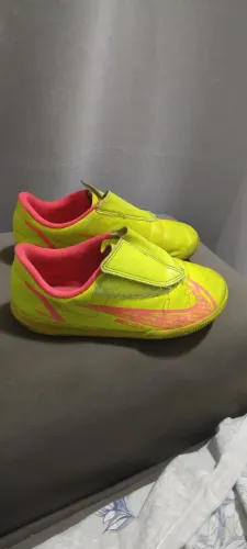 Chuteira futsal infantil Nike original tamanho 28 