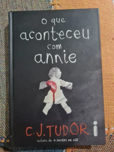 O que aconteceu com annie- C.J TUDOR