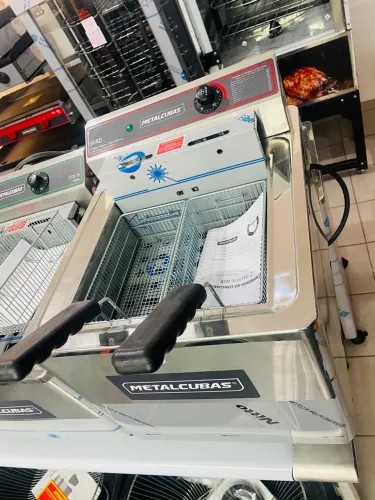 MB Fritadeira Industrial Metalcubas 5500W 18L