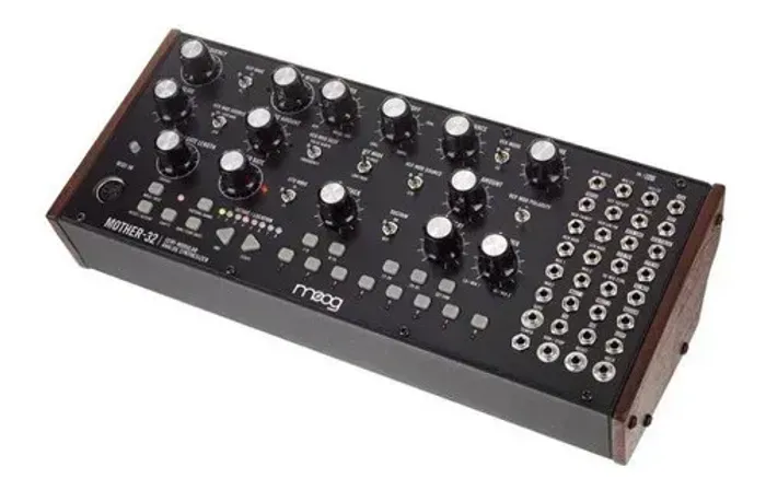 Sintetizador analógico semimodular Moog Mother 32