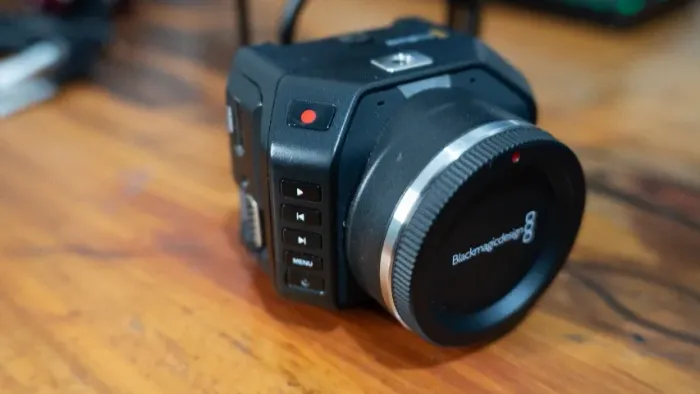 Câmera Blackmagic Micro Cinema (BMMCC) Kit (2 Baterias + Rig CAME-TV e Acessórios)