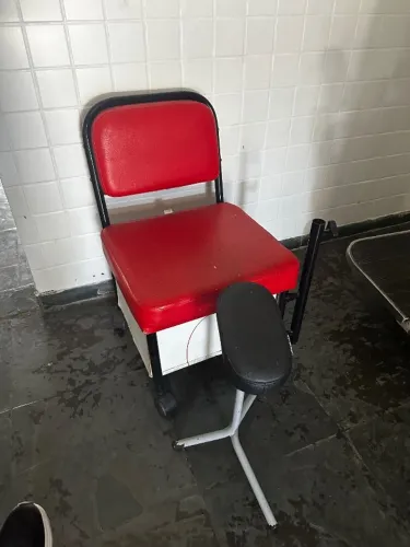 Cadeira para pedicure com rodinha