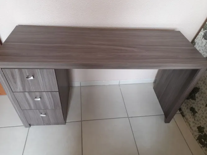 Mesa de computador + brinde
