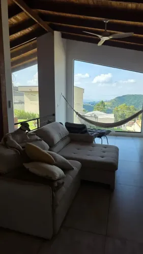 Diferencial Único: Sobrado com Mesanino de Vidro do Piso ao Teto - Mairiporã"