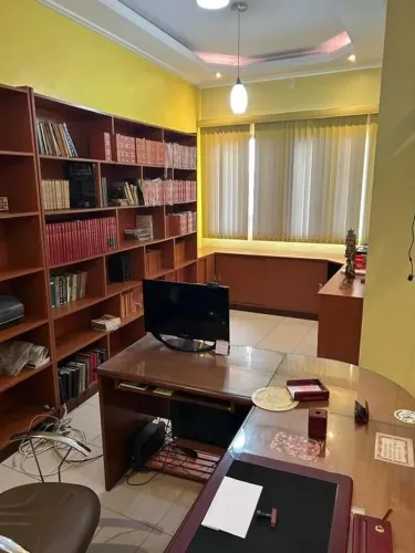 ALUGO / CASA NA PRAÇA 14 /  3 MIL E CAUÇÃO DE 3500 . BEM LOCALIZADA 
