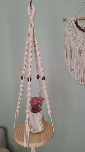 Suporte de planta macramê com prateleira
