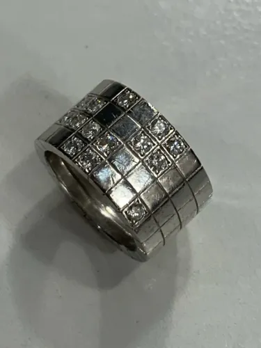 Anel  troco CARTIER OURO BRANCO.15 diamantes