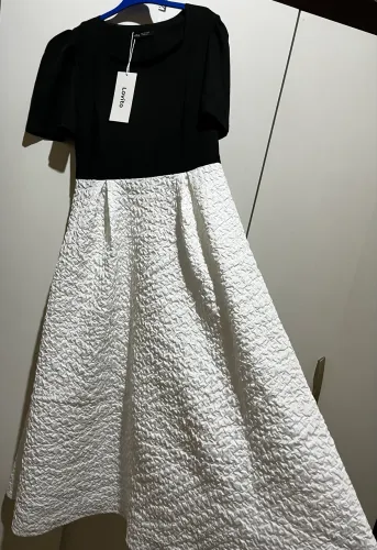 Vestido Preto e Branco, novo, tamanho P, marca Lovito