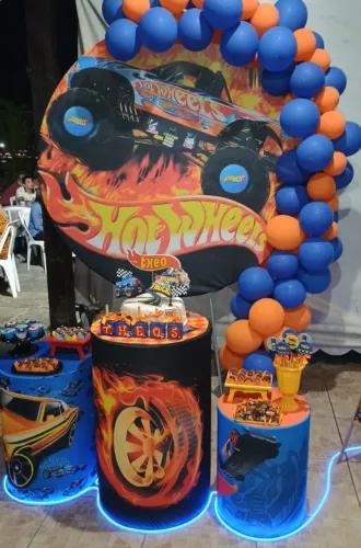 Pegue e monte Hot Wheels