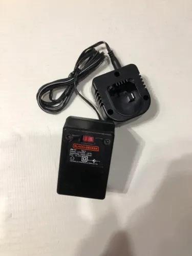 Carregador ferramentas parafusadora  Black+Decker 14 volts 110/220
