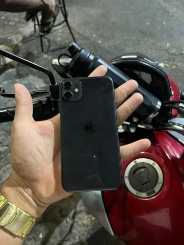iPhone 11 64gb<br>Saúde 95%<br>De procedência 1150 R$ <br>Tem conversa.