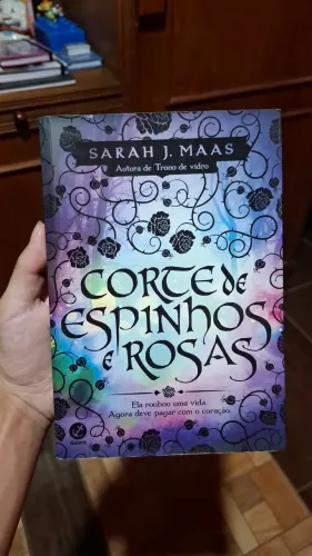 Corte de espinhos e rosas