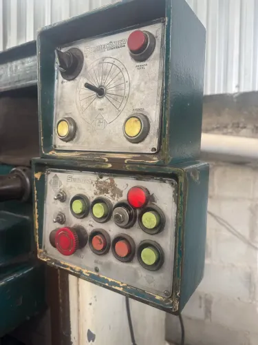 Retífica plana Sulmecanica com eixos de 680 x 330 x 300mm