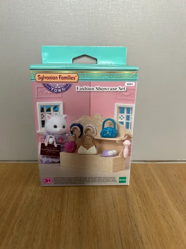 Sylvanian Families Fashion Showcase Set Town