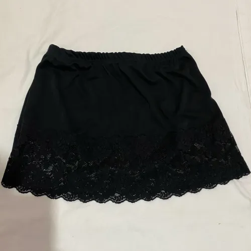 Saia com bico de renda