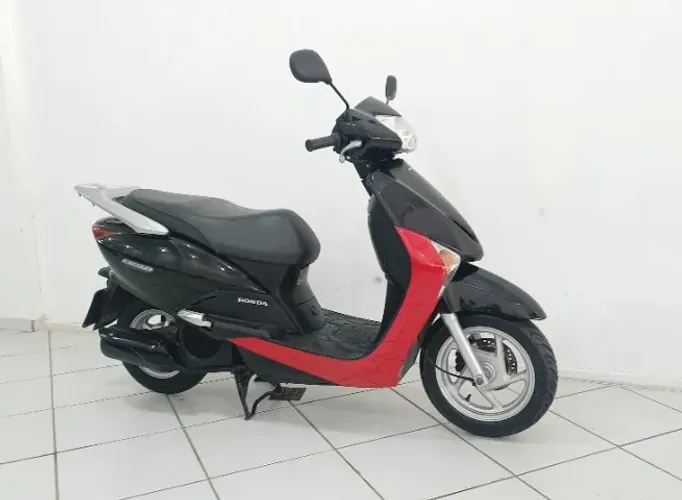 Honda Lead 110cc ! Ano 2010! Apenas 27 mil Km! Financiamos e Aceitamos trocas!