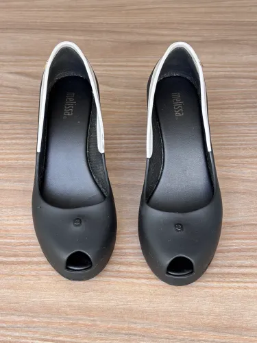 Sapato Melissa preto. Tam. 36