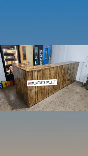 Balcão comercial de madeira rústica