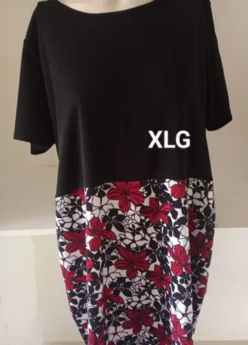 Vestido Preto com Estampa Floral XG