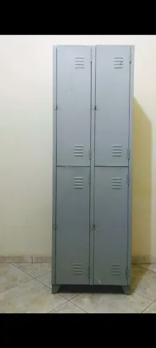Armário de Metal Cinza 4 portas com tranca
