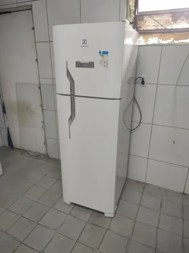 Geladeira Electrolux frost free gelando perfeitamente bem conservada faço entrega