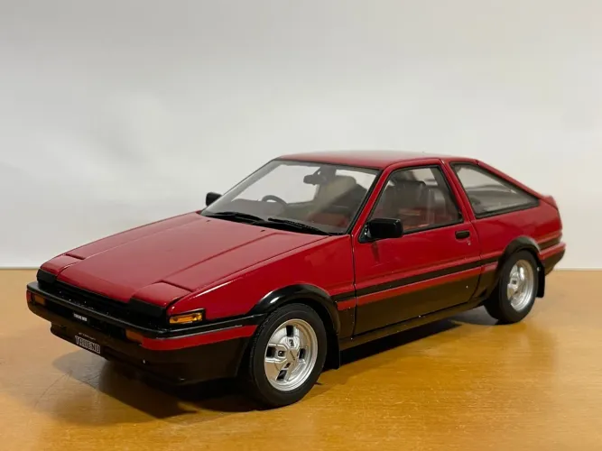 Miniatura autoART 1 18 Toyota Trueno AE86