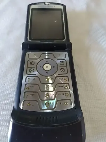 Telemóvel Antigo Motorola RAZR V3 - Clássico Retrô (Para Colecionador)