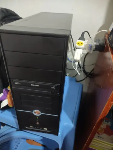 Computador i3 4 gb HD de 320 com windows 10 pacote