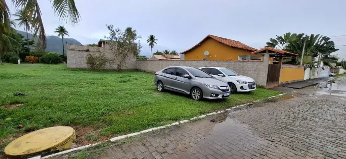 Lote de 300m2 em lindo condomínio arborizado.